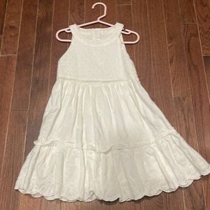 Beautiful white vineyard vines dress.